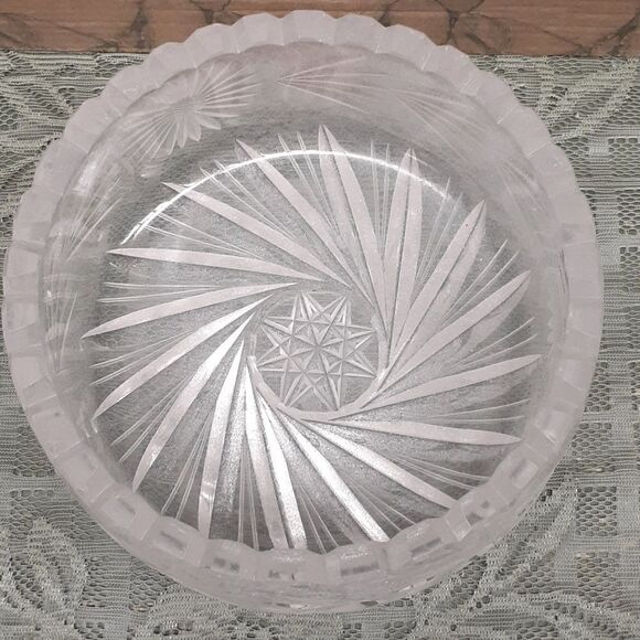 Elegant Heavy Cut Glass sawtooth rim 7" Bowl Pinwheel & Star of David Center - Picture 2 of 6
